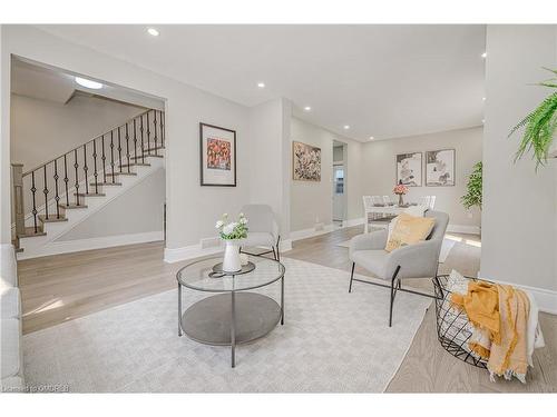 39 Alanson Street, Hamilton, ON - Indoor Photo Showing Living Room