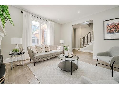 39 Alanson Street, Hamilton, ON - Indoor Photo Showing Living Room