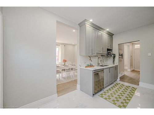 39 Alanson Street, Hamilton, ON - Indoor Photo Showing Kitchen