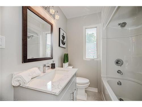 39 Alanson Street, Hamilton, ON - Indoor Photo Showing Bathroom