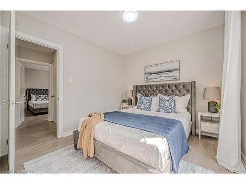 39 Alanson Street, Hamilton, ON - Indoor Photo Showing Bedroom