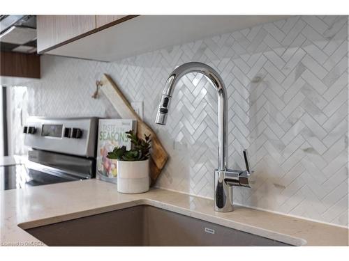 16-3562 Colonial Drive, Mississauga, ON - Indoor Photo Showing Kitchen