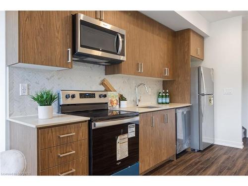 16-3562 Colonial Drive, Mississauga, ON - Indoor Photo Showing Kitchen