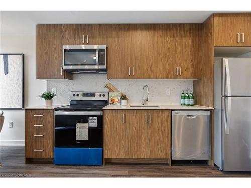 16-3562 Colonial Drive, Mississauga, ON - Indoor Photo Showing Kitchen