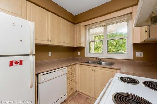 89-240 London Road West Road, Guelph, ON - Indoor Photo Showing Kitchen With Double Sink