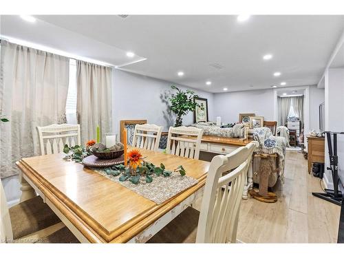 136 Brantdale Avenue, Hamilton, ON - Indoor Photo Showing Dining Room