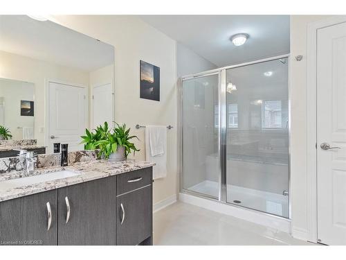 2484 Thornfield Common, Oakville, ON - Indoor Photo Showing Bathroom