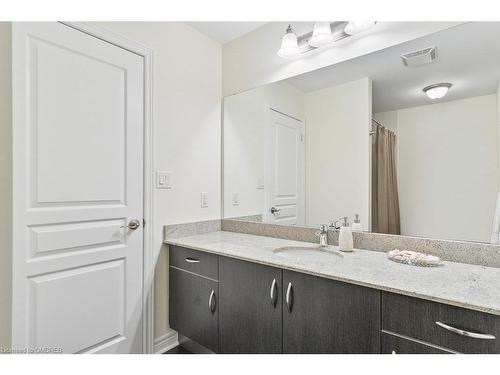 2484 Thornfield Common, Oakville, ON - Indoor Photo Showing Bathroom