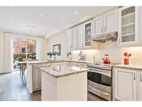 2484 Thornfield Common, Oakville, ON - Indoor Photo Showing Kitchen With Upgraded Kitchen