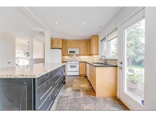 1333 Sheldon Avenue, Oakville, ON - Indoor Photo Showing Kitchen