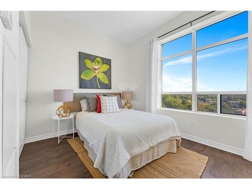 1207-170 Water Street N, Cambridge, ON - Indoor Photo Showing Bedroom