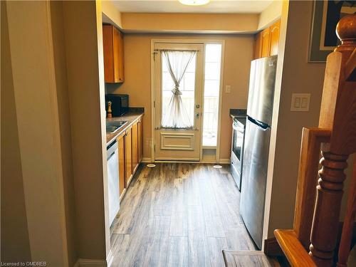 747 Challinor Terrace, Milton, ON - Indoor Photo Showing Kitchen