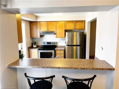 747 Challinor Terrace, Milton, ON - Indoor Photo Showing Kitchen