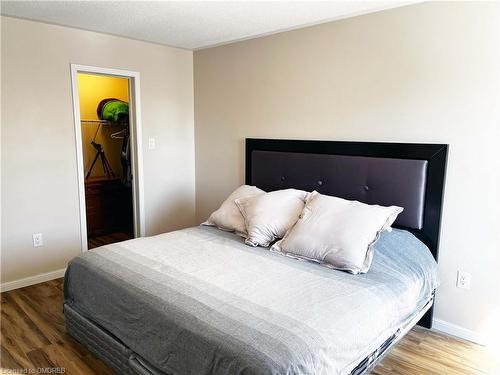 747 Challinor Terrace, Milton, ON - Indoor Photo Showing Bedroom