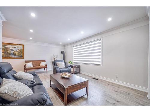 428 Henderson Avenue, Burlington, ON - Indoor Photo Showing Living Room