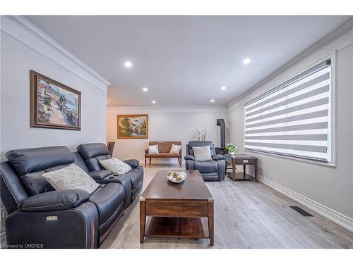 428 Henderson Avenue, Burlington, ON - Indoor Photo Showing Living Room