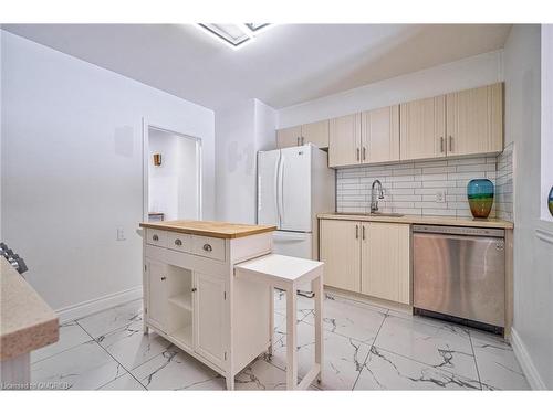 428 Henderson Avenue, Burlington, ON - Indoor Photo Showing Kitchen