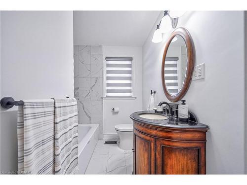 428 Henderson Avenue, Burlington, ON - Indoor Photo Showing Bathroom