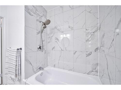 428 Henderson Avenue, Burlington, ON - Indoor Photo Showing Bathroom