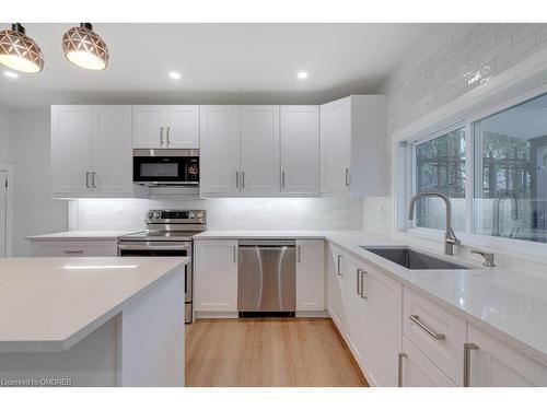 266 St Paul Street, Burlington, ON - Indoor Photo Showing Kitchen With Upgraded Kitchen