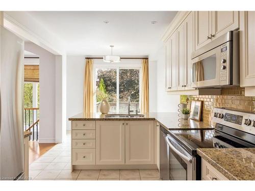 2130 Emily Circle, Oakville, ON - Indoor Photo Showing Kitchen With Double Sink