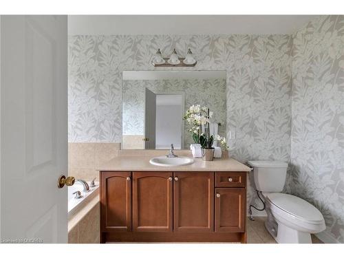 2130 Emily Circle, Oakville, ON - Indoor Photo Showing Bathroom