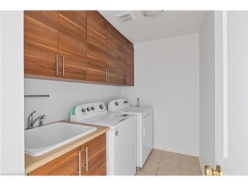 2130 Emily Circle, Oakville, ON - Indoor Photo Showing Laundry Room