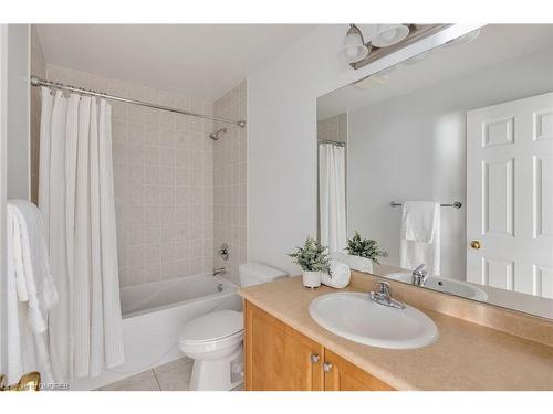 2130 Emily Circle, Oakville, ON - Indoor Photo Showing Bathroom