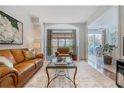 2130 Emily Circle, Oakville, ON - Indoor Photo Showing Living Room