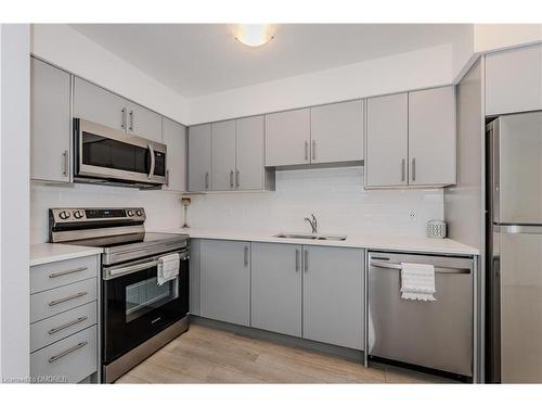 12-235 Chapel Hill Drive, Kitchener, ON - Indoor Photo Showing Kitchen With Stainless Steel Kitchen With Double Sink