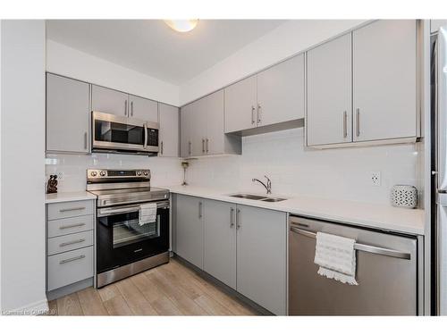 12-235 Chapel Hill Drive, Kitchener, ON - Indoor Photo Showing Kitchen With Stainless Steel Kitchen With Double Sink