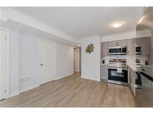 12-235 Chapel Hill Drive, Kitchener, ON - Indoor Photo Showing Kitchen With Stainless Steel Kitchen