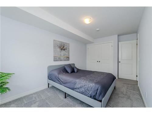 12-235 Chapel Hill Drive, Kitchener, ON - Indoor Photo Showing Bedroom