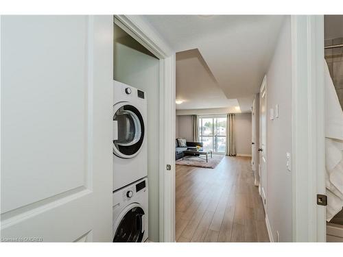 12-235 Chapel Hill Drive, Kitchener, ON - Indoor Photo Showing Laundry Room