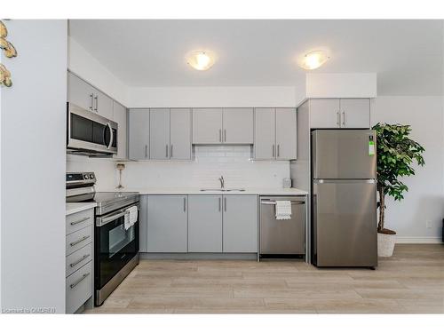 12-235 Chapel Hill Drive, Kitchener, ON - Indoor Photo Showing Kitchen With Stainless Steel Kitchen