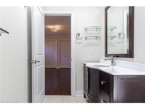 5247 Spruce Avenue, Burlington, ON - Indoor Photo Showing Bathroom