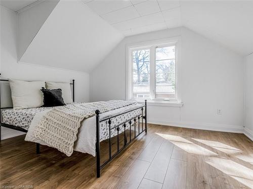 804 Shadeland Avenue, Burlington, ON - Indoor Photo Showing Bedroom