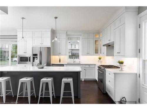 2457 Clayborne Place, Oakville, ON - Indoor Photo Showing Kitchen With Upgraded Kitchen