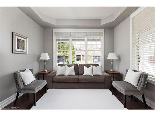 2457 Clayborne Place, Oakville, ON - Indoor Photo Showing Living Room