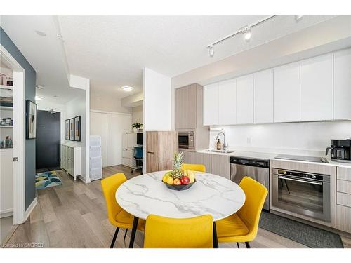 A629-5230 Dundas Street, Burlington, ON - Indoor Photo Showing Dining Room