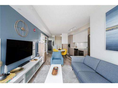 A629-5230 Dundas Street, Burlington, ON - Indoor Photo Showing Living Room