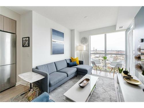 A629-5230 Dundas Street, Burlington, ON - Indoor Photo Showing Living Room