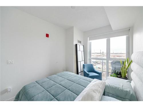 A629-5230 Dundas Street, Burlington, ON - Indoor Photo Showing Bedroom