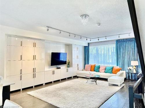 3095 Ernest Appelbe Boulevard, Oakville, ON - Indoor Photo Showing Living Room