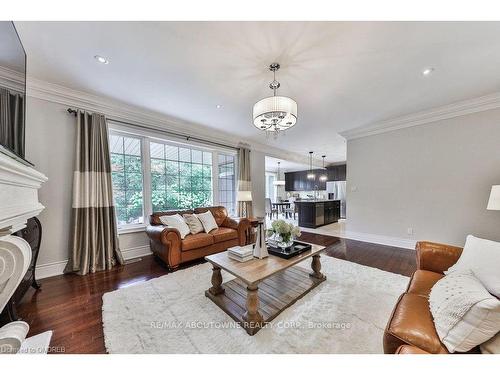 526 Hidden Trail, Oakville, ON - Indoor Photo Showing Living Room