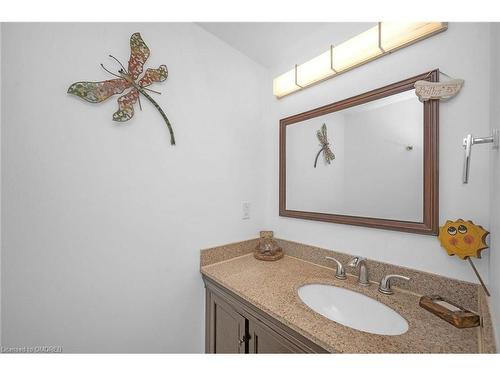 45 Las Road, Smithville, ON - Indoor Photo Showing Bathroom