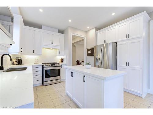 3410 Robin Hill Circle, Oakville, ON - Indoor Photo Showing Kitchen With Stainless Steel Kitchen With Double Sink With Upgraded Kitchen