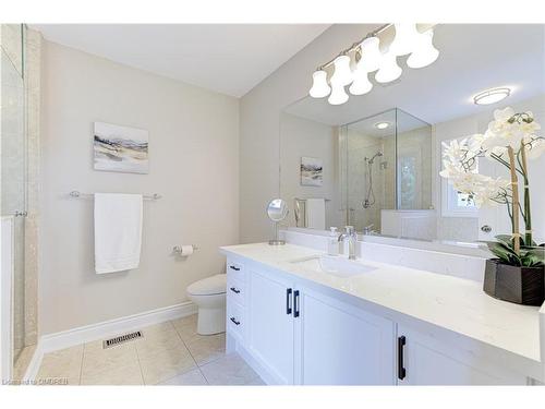 3410 Robin Hill Circle, Oakville, ON - Indoor Photo Showing Bathroom