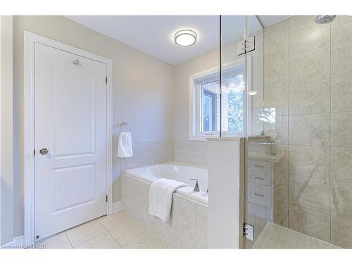 3410 Robin Hill Circle, Oakville, ON - Indoor Photo Showing Bathroom