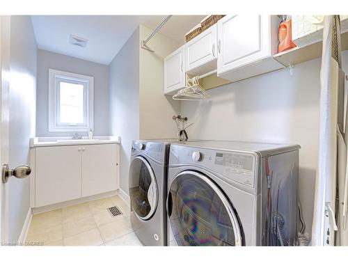 3410 Robin Hill Circle, Oakville, ON - Indoor Photo Showing Laundry Room